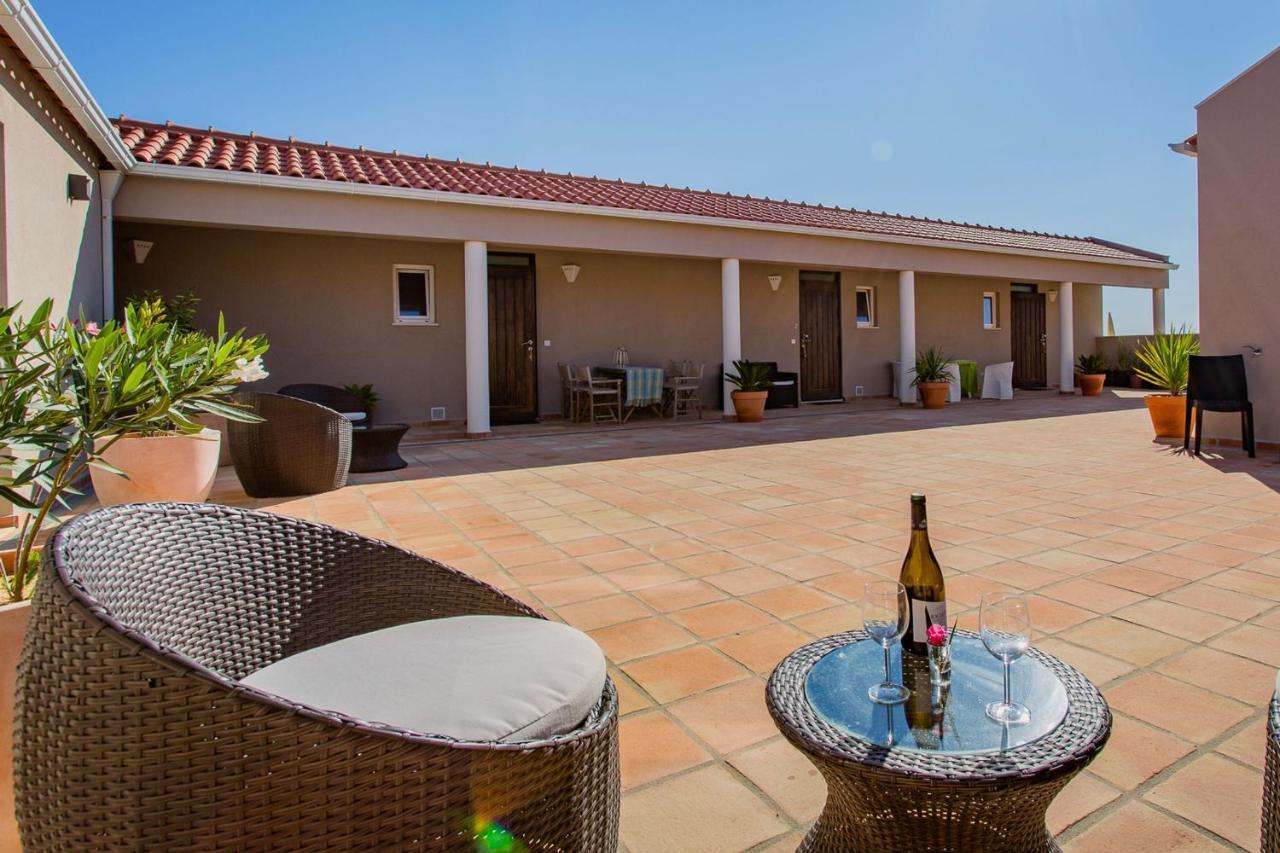 Corte Velada Guest House By Lovelystay Lagos Bagian luar foto